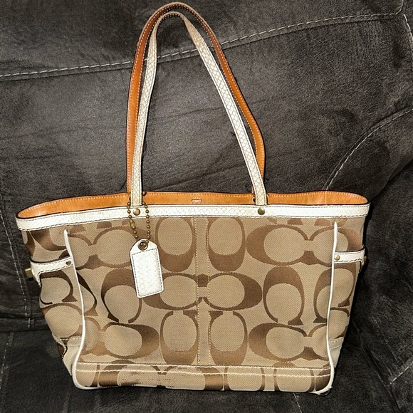 Coach Canvas signature C Brown Shoulder Bag A06S-7874 - Picture 1 of 9